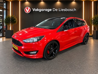 Ford Focus 1.5 Titanium/navi/cruisec/net nieuwe motor/super nette staat