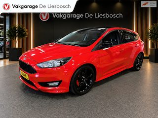 Ford Focus 1.5 Titanium/navi/cruisec/net nieuwe motor/super nette staat