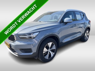 Volvo XC40 T2 130PK Automaat Momentum Business / Panoramadak / Trekhaak  / Stoel-stuurverw. / Navi / Adap.Cruise / Harman Kardon / Apk 02-2028