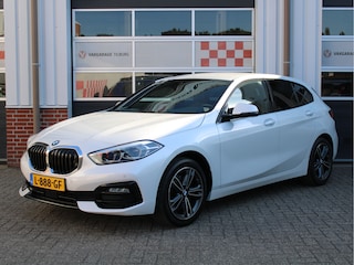 BMW 118i Business Edition Sport Automaat Stoelverw./Half leder Sport int/Cruise/Climate/Carplay/Digidash/17inch
