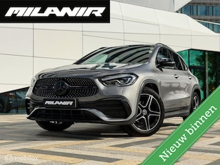 Mercedes-Benz GLA 200 AMG Line|Pano |ACC |Carbon