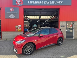 Volkswagen ID.3 Pro Business 59 kWh Parkeersensoren voor + achter/ Stoel en stuurverwarming/ Camera/ Rijklaarprijs!