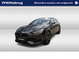 Cupra Leon 1.4 e-Hybrid VZ Performance / Pano / Achteruitrijcamera / Navi / Verwarmbare voorstoelen