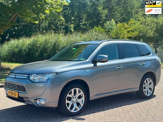 Mitsubishi Outlander 2.0 PHEV instyle+/AUTOMAAT/AIRCO/CAMERA/SCHUIFDAK/LEDER/NAVI/VERWARMDE VOORST/TREKHAAK