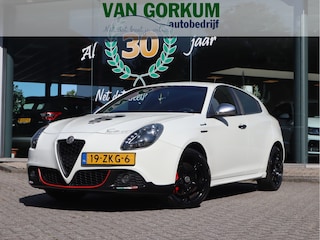 Alfa Romeo Giulietta 1.4 T Business Executive Airco / Elekramen / Stuurbekr / Xenon / Leder / Camera / Keurig onderhouden / zeer nette staat / Voldoende Apk /