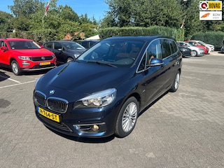 BMW 2-serie Tourer 220i Centennial High Executive 7p.automaat,leer,panoramadak