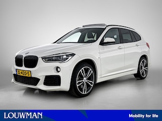 BMW X1 sDrive20i High Executive Edition | Trekhaak | Panoramadak |