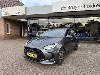 Toyota Yaris 1.5 Hybrid Dynamic Apple Carplay / Anroid Auto / stoelverwarming / goed onderhouden / Toyota Pechhulppas / Toyota 10 jaar garantie programma / Rijklaarprijs incl. garantie en onderhoud
