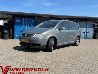 Volkswagen Touran 1.6-16V FSI Trendline 7 persoons Gearbox broken