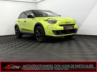 Fiat 600 1.2 Hybrid Sport 145PK Camera, Apple carplay, Rijstrook correctie, velgen, Stoelmassage, Verstelbare stoelen, Stoelverwarming, Cruise control adaptief, 2 Jaar garantie