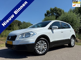 Suzuki S-Cross SX4 1.6 Urban | Stoelverwarming | Airco | Trekhaak | 16" Velgen + 4S Banden | PDC | Cruise | Goed Onderhouden! |
