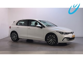 Volkswagen Golf 1.5 TSI Life Business Camera Sfeerverlichting DAB+ App-Connect Trekhaak