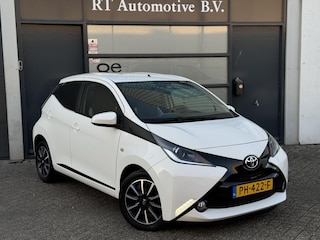 Toyota Aygo 1.0 VVT-i x-play Airco / Navi Dealer OH 5Drs