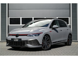 Volkswagen Golf 2.0 TSI GTI CLUBSPORT 300 PK / PANO / IQ LIGHT / HARMAN KARDON / HEAD UP DISPLAY / MOONSTONE GREY