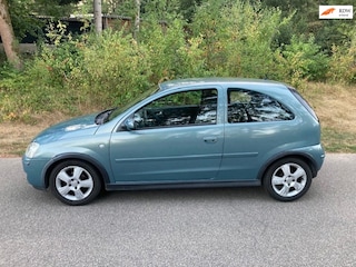Opel Corsa 1.0-12V Essentia Airco