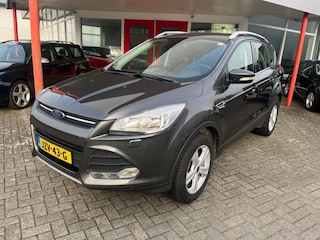 Ford Kuga 1.5 150PK eccoboost  Bluetooth  Nieuwe Distributieriem  Winterpakket