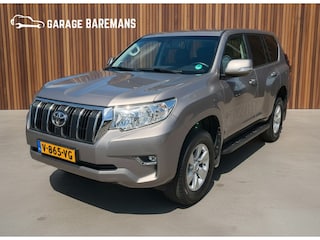 Toyota Land Cruiser 2.8 D-4D-F Challenger Window Van BEARLOCK
