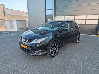 Nissan Qashqai 1.2 Tekna,Cruise control,Parking system,Navi,Panodak,Achteruitrijcamera,Ledere bekleding
