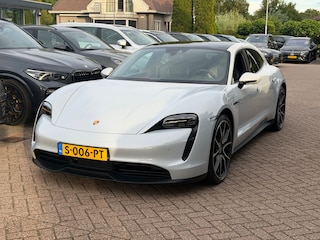 Porsche Taycan 93 kWh / SoH 94,1% / Panoramadak / 360Camera / Luchtvering / Sportchrono / 21'' / Adaptieve Stoelen / Bose / Stoel+Stuurverwarming / Dodehoek / DAB / ACC / Warmtepomp