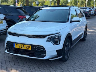 Kia Niro DynamicPlusLine 64.8 kWh / SoH 98,2% / Trekhaak / Schuifdak / Leder / Keyless / Harman Kardon / 17'' / Stoel+Stuurverwarming / Dodehoek / DAB / ACC