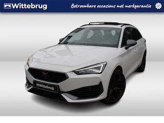 Cupra Leon 1.4 e-Hybrid 245pk Performance DSG Automaat / Panorama schuifdak / Navigatie / Kuipstoelen / LM 19 inch / Supersport stuur / Camera