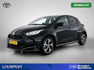 Toyota Yaris 1.5 Hybrid 115 Dynamic Comfort Pack | BTW voertuig | Stoel+Stuurverwarming | Dodehoek detectie | Parkeersensoren voor+achter | Draadloze telefoonlader | Navigatie | Apple CarPlay/Android Auto | Cruise Control Adaptive |