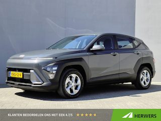 Hyundai Kona 1.6 GDI HEV Comfort / Trekgewicht 1300 kg / Apple Carplay Android Auto / Achteruitrijcamera / Keyless Entry/Start / Adaptief cruise control / Climate control / Parkeersensoren voor en achter / Lichtmetalen wielen 16“ /