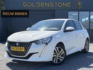Peugeot 208 1.2 PureTech Allure 360°Camera l Carplay l Dealer Onderhouden l Navi l Halfleder l Clima l Cruise l Rijstrooksensor l 6 Bak l PDC l Lm velgen l N.A.P l 102pk l Apk tot 02-2028