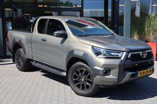 Toyota Hilux 2.8 D-4D X-TRA CAB INVINCIBLE A/T 4WD VAN