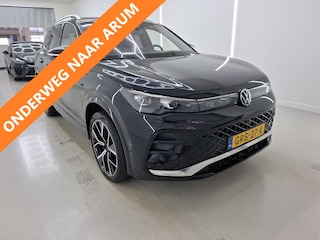 Volkswagen Tiguan 1.5 eHybrid R-Line Business BOMVOL | PANO | VOL LEER | TREKH. | MATRIX LED