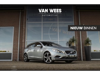 Volvo V60 1.6 T3 R-Design | 2e eigenaar | Origineel Nederlands | Cruise control | Navigatie | Climate control | Bluetooth | Trekhaak | Sportstoelen | 18 inch | Regensensor