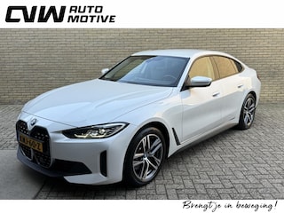 BMW i4 eDrive40 84 kWh | 93% SOH | Trekhaak elektrisch wegklapbaar | Sportstoelen | Half leder | Navigatie | Apple CarPlay | Stoelverwarming | 18 inch velgen | LED | DAB | Volledig onderhouden