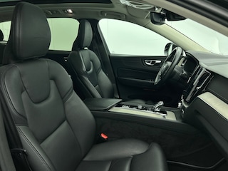 Volvo XC60 2.0 T8 Twin Engine AWD Momentum Pro | Trekhaak | Leder |