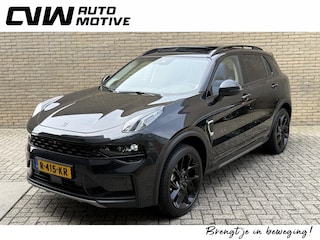 Lynk & Co 01 1.5 PHEV 261pk | Blackline | 360 camera | Trekhaak afneembaar | Panoramadak | Navigatie | Apple CarPlay | Adaptieve cruise | Stoelverwarming | Infinity sound | Keyless | LED | DAB | Elektrische achterklep | Volledig onderhouden | NAP Origineel Nederlandse auto