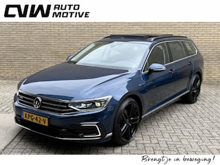 Volkswagen Passat 1.4 TSI 218pk PHEV GTE | Panoramadak | Wegklapbare trekhaak | Matrix-LED | Adaptieve cruise | Dodehoekassistent | Virtueel cockpit | Camera | Stoel&stuurverwarming | 20 inch velgen | Keyless | DAB | Apple CarPlay | Volledig onderhouden
