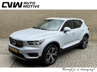 Volvo XC40 1.5 T5 262pk Recharge | Lederen bekleding | Trekhaak wegklapbaar (1800kg trekgewicht) | 19 inch velgen | Camera | Apple CarPlay | Navigatie | Cruise control | Stoelverwarming voor&achter | Stuurverwarming | Full-LED | DAB | Keyless | Dodehoekdetectie | Volledig onderhouden