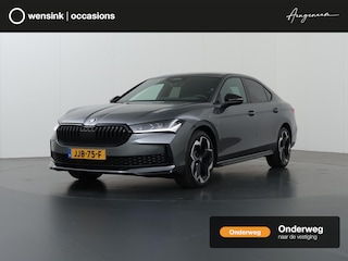 Skoda Superb 1.5 TSI PHEV Sportline Business | Adaptieve Cruise Control | Apple CarPlay/Android Auto | Ele. kofferdeksel | Camera | Navigatie | Sportstoelen ele.verstelbaar + geheugen | Stoelverwarming | DAB |