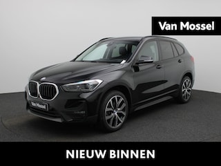 BMW X1 sDrive18i High Executive | Apple Carplay / Android Auto | Stoel- Stuurverwarming | Adaptive Cruise Control | Memory Seats | Heads-Up | Elektrische Achterklep | Leder | Navigatie | Climate Control | Lichtmetalen Velgen |