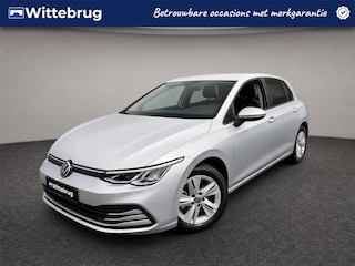 Volkswagen Golf 1.0 TSI 110pk Life / Navigatie / LM 16 inch / Camera / Parkeersensoren / LED