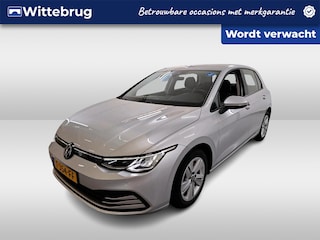 Volkswagen Golf 1.0 TSI 110pk Life / Navigatie / LM 16 inch / Camera / Parkeersensoren / LED