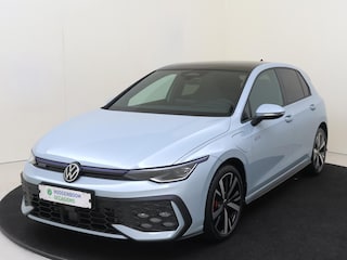 Volkswagen Golf 1.5 eHybrid GTE | SoH 100% | Panoramadak | Lederen bekleding ‘Vienna’ | Adaptieve demping | Trekhaak | Head-up display | 360 camera | Stoelventilatie voor | Parkeerassistent |