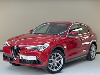 Alfa Romeo Stelvio 2.0 T AWD Super, 280Pk, 2017, 2de eigenaar, Harman Karton, Volledig leder, Stoel + stuurverwarming, Parkeersensoren, 20" velgen, Climate control,