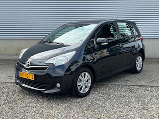 Toyota Verso-S 1.3 VVT-i Aspiration Automaat [ ecc,camera,h-leer,trekhaak,lmv ]