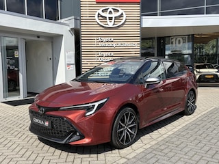 Toyota Corolla Touring Sports Hybrid 180 GR SPORT PLUS ACTIE! VAN €48900 NU VOOR €43300! NIEUW DIRECT LEVERBAAR! SCHUIFDAK JBL-AUDIO HEAD-UP NAVI STOELVERW NAVI 18'' LM-VELGEN PARK-SENSOREN BLIND SPOT APPLE/ANDROID