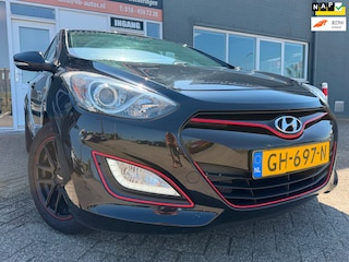 Hyundai i30 1.6 GDI i-Motion Plus van 2de Eig met parkeersensoren / camera en navigatie en bluetooth en trekhaak