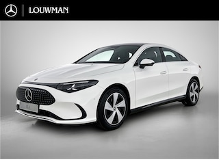 Mercedes-Benz CLA 250+ Business Solution 85.5 kWh | Spiegelpakket | Vast panoramadak | Parkeerassistent | URBAN GUARD | 17 inch vijfspaaks LM-velgen | Stuur in leder |