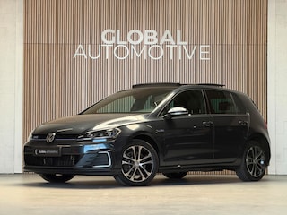 Volkswagen Golf 1.4 TSI PHEV GTE - PANO - TREKHAAK - KEYLESS - CAMERA