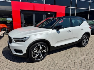 Volvo XC40 1.5 T4 Recharge R-Design Expression|Zwart dak|NL-auto|Elektr. stoelen met Memory|SOH 90%