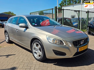 Volvo V60 1.6 T3 Momentum 1e eigenaar dealer onderhouden navigatie cruis control leerbekeleding