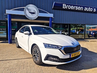 Skoda Octavia 1.5 TSI First Edition | 150PK | 1e eigenaar | Apple / Android | Camera |